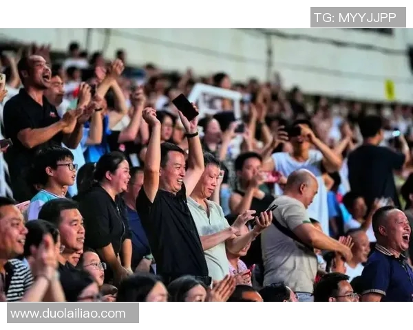 足球明星捐赠衣物行动背后 这些人默默奉献不为人知 足球明星捐赠衣物行动背后 这些人默默奉献不为人知