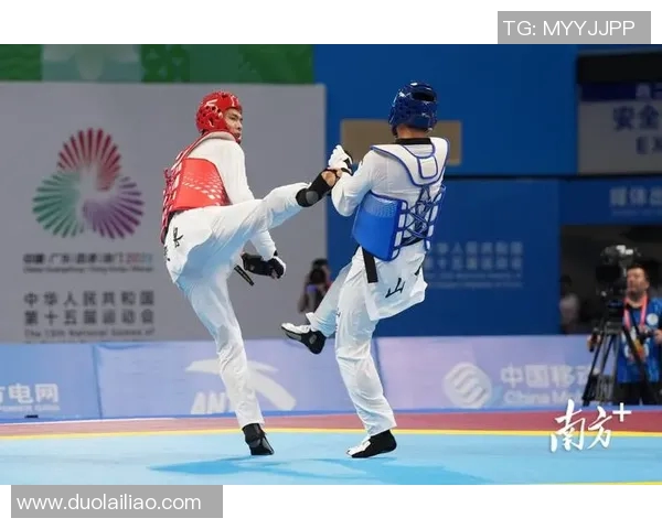 会跆拳道的男足球星展现体育多才多艺魅力 兼具力量与技巧的全能运动员 会跆拳道的男足球星展现体育多才多艺魅力 兼具力量与技巧的全能运动员