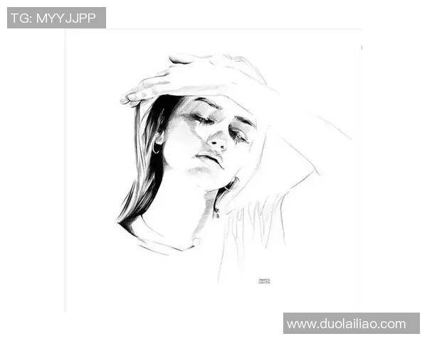 足球巨星素描艺术:通过画笔展现球场传奇人物的独特魅力 足球巨星素描艺术:通过画笔展现球场传奇人物的独特魅力